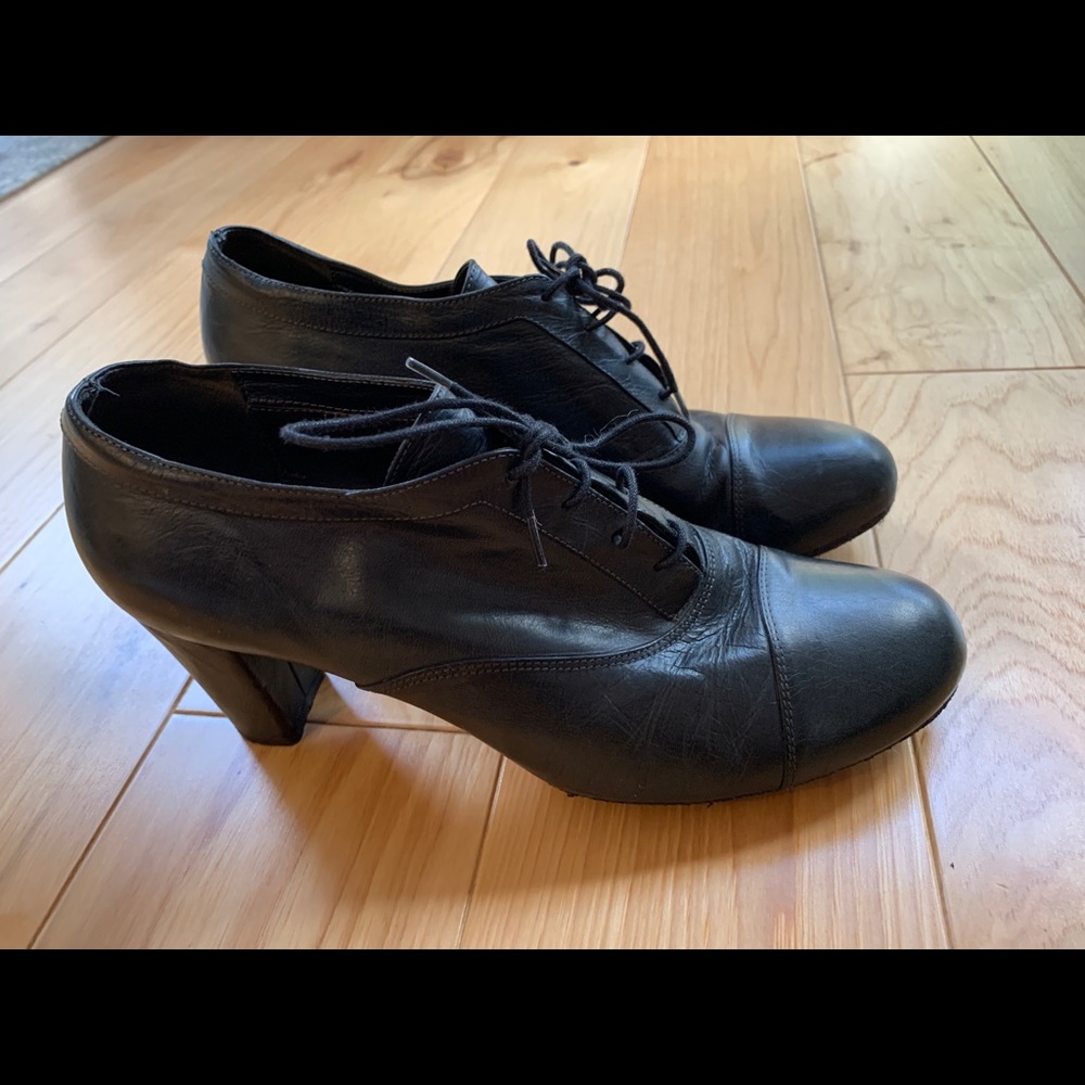 Vintage black oxford pumps